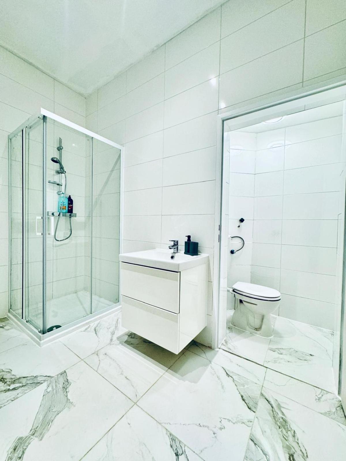 Apartamento Comfortable 5br Shared 10 Minute Walk To Matzleinsdorfer Platz *