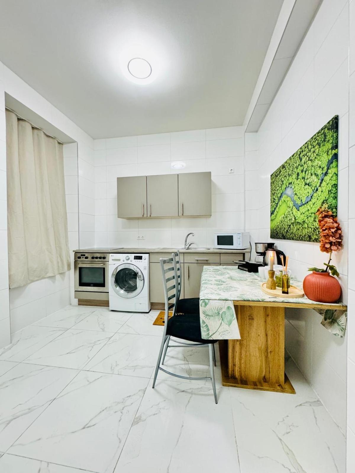 Comfortable 5br Shared 10 Minute Walk To Matzleinsdorfer Platz Apartamento Viena