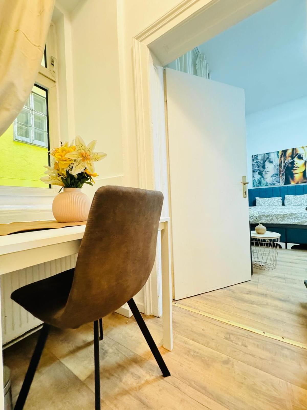 Apartamento Comfortable 5br Shared 10 Minute Walk To Matzleinsdorfer Platz
