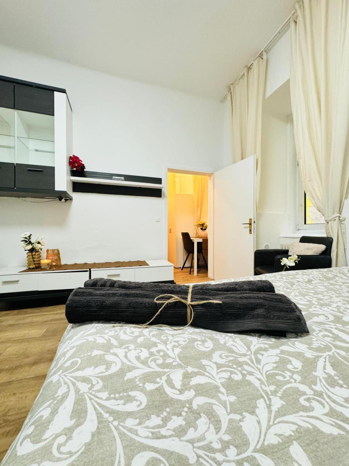Apartamento Comfortable 5br Shared 10 Minute Walk To Matzleinsdorfer Platz *
