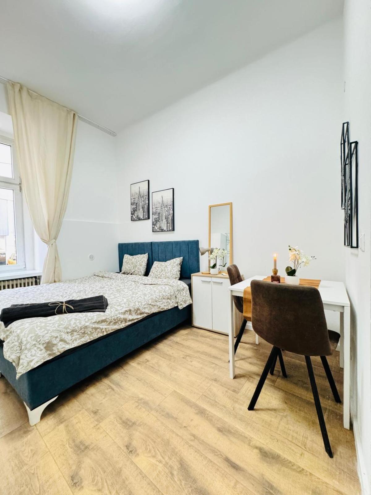 Comfortable 5br Shared 10 Minute Walk To Matzleinsdorfer Platz Apartamento