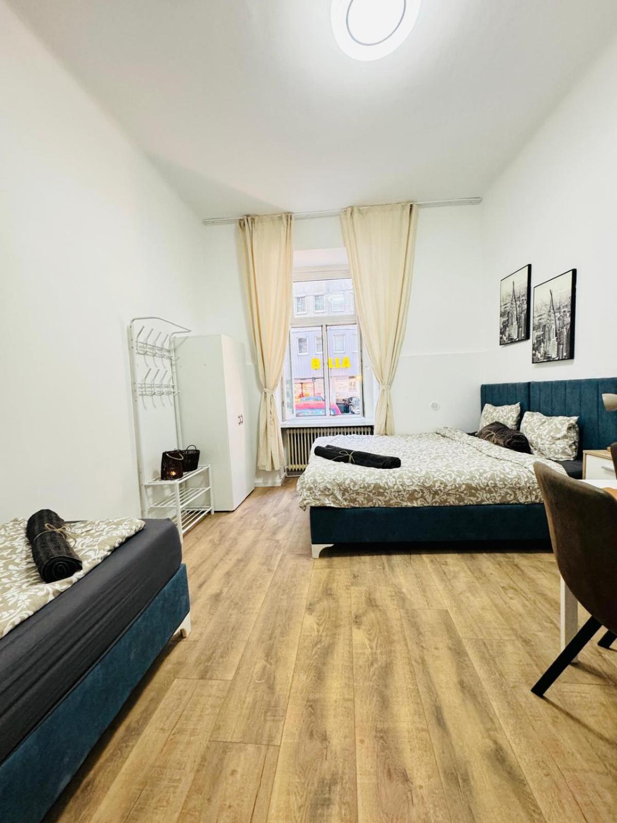 Apartamento Comfortable 5br Shared 10 Minute Walk To Matzleinsdorfer Platz Viena