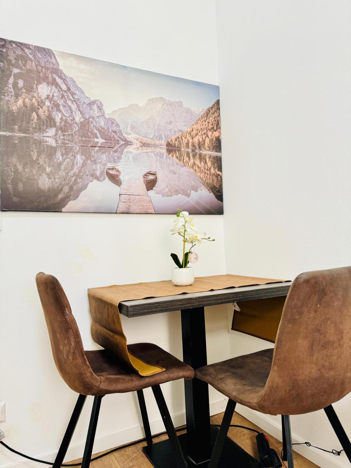 Comfortable 5br Shared 10 Minute Walk To Matzleinsdorfer Platz Apartamento