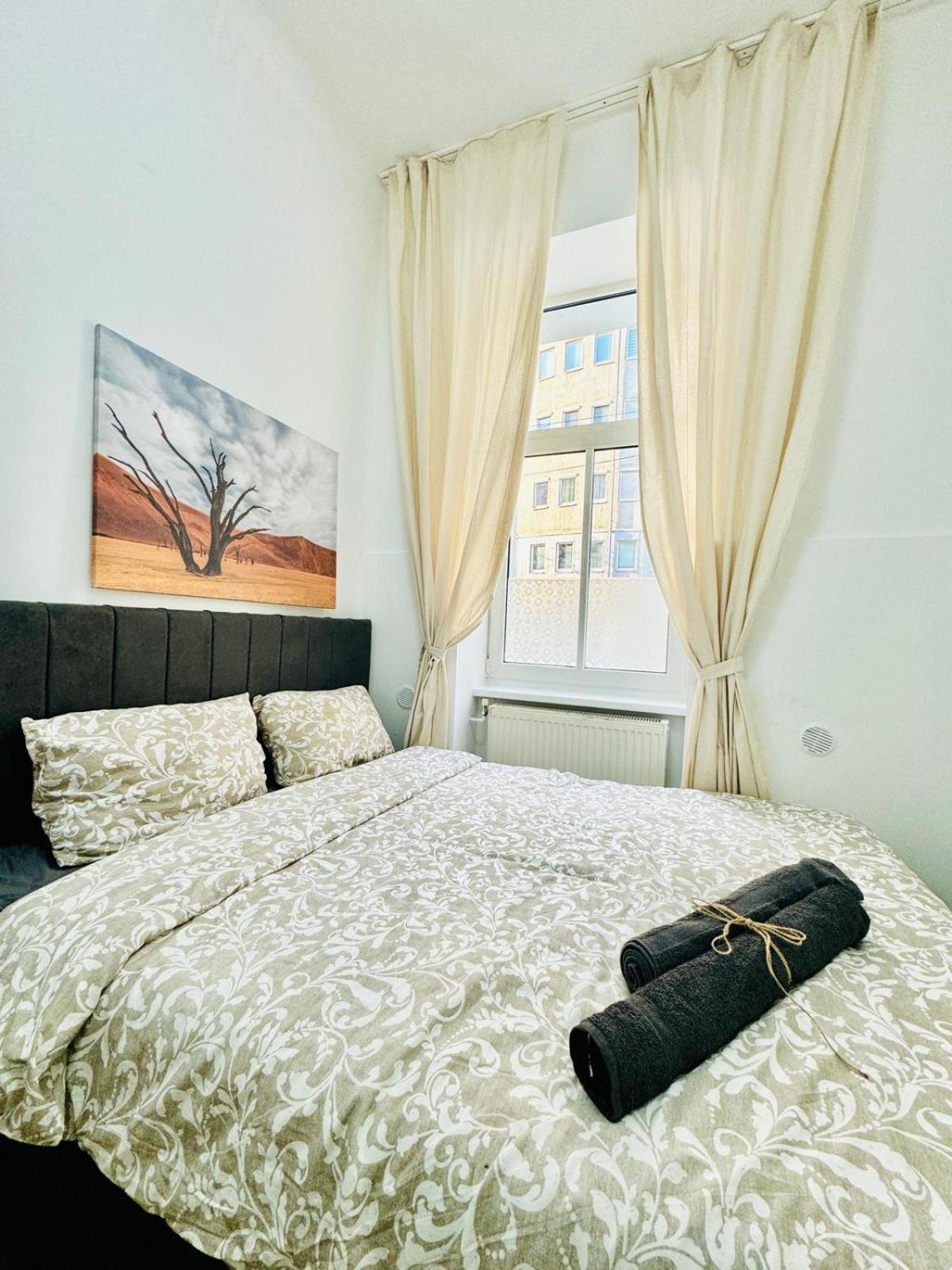 Apartamento Comfortable 5br Shared 10 Minute Walk To Matzleinsdorfer Platz *