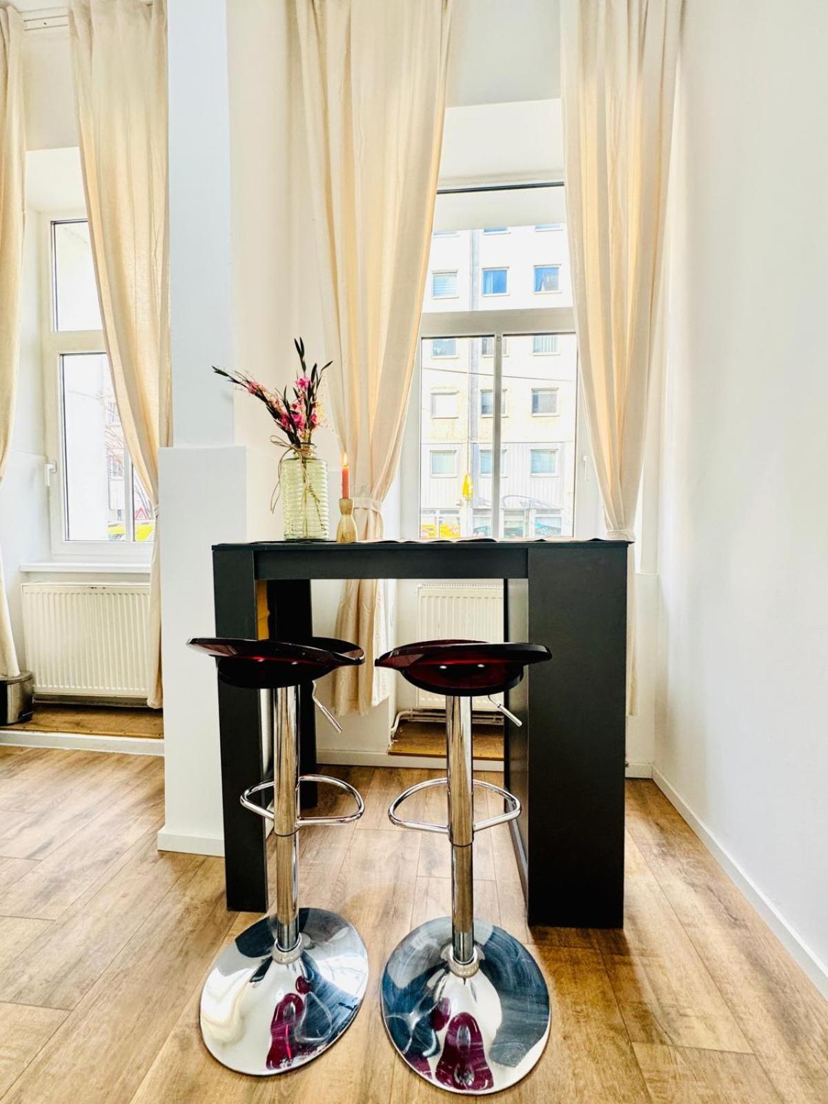 Comfortable 5br Shared 10 Minute Walk To Matzleinsdorfer Platz Apartamento Viena