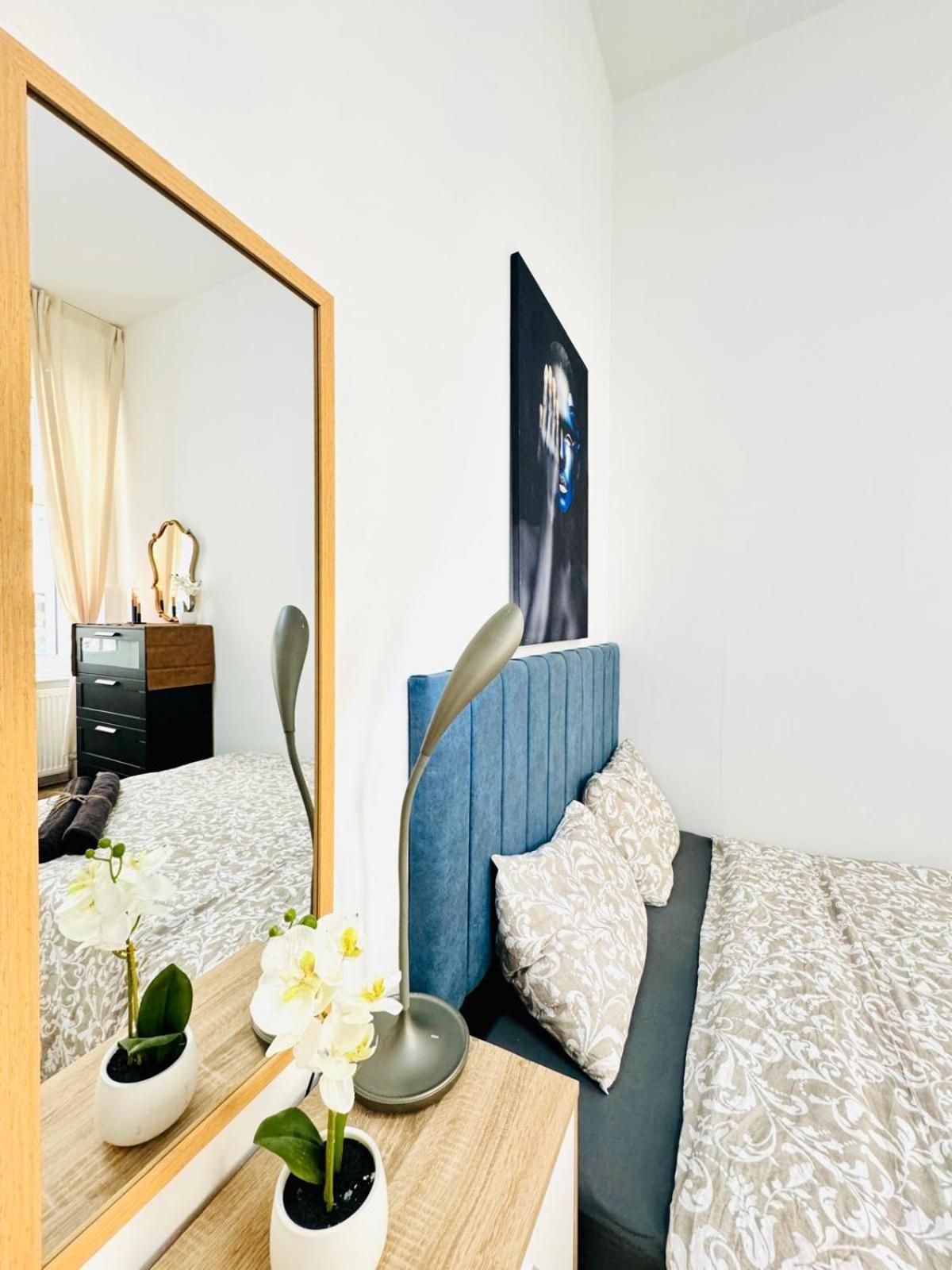 Comfortable 5br Shared 10 Minute Walk To Matzleinsdorfer Platz * Viena