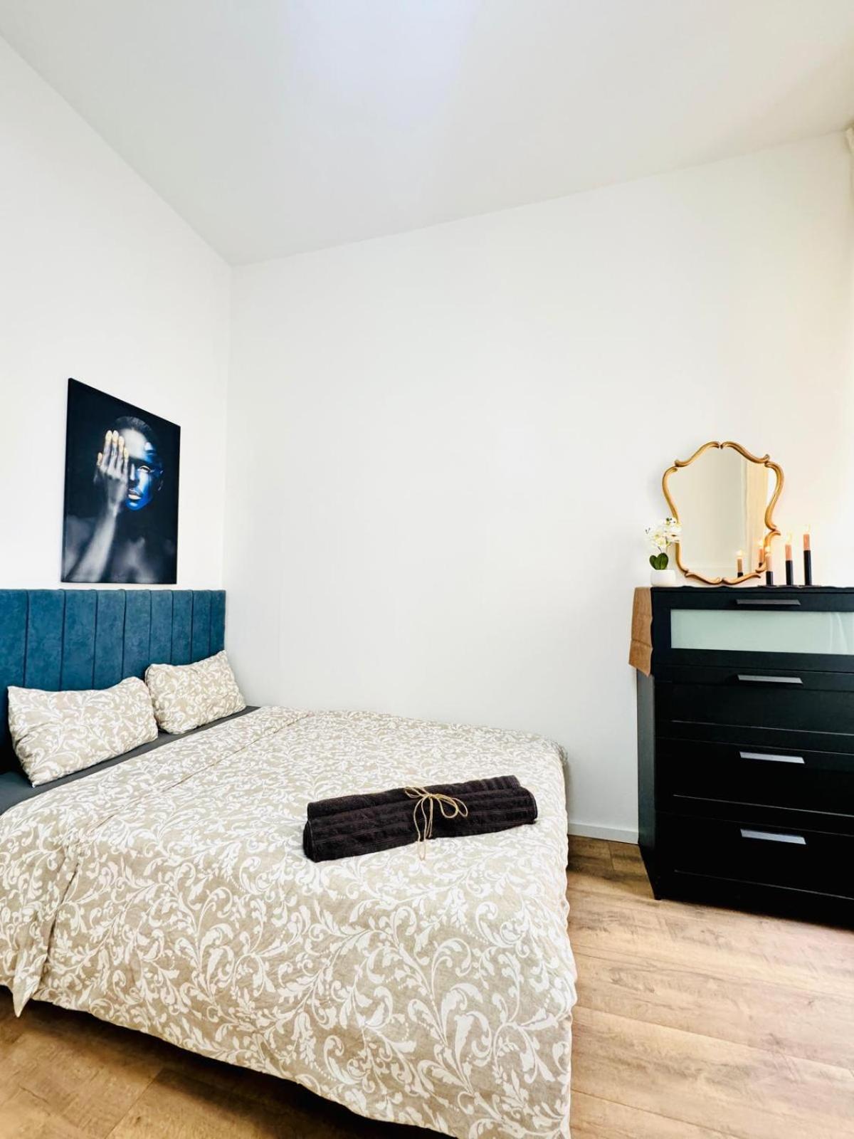 Comfortable 5br Shared 10 Minute Walk To Matzleinsdorfer Platz Apartamento Viena