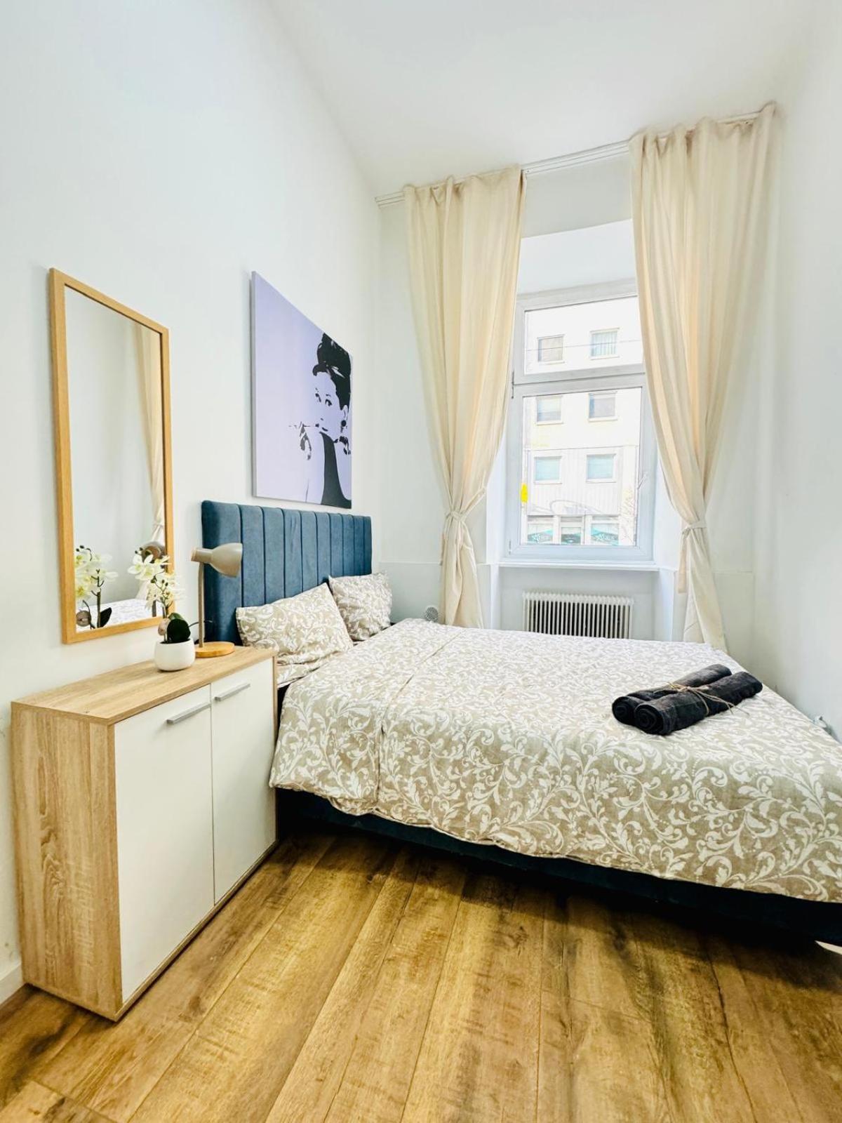 Apartamento Comfortable 5br Shared 10 Minute Walk To Matzleinsdorfer Platz *