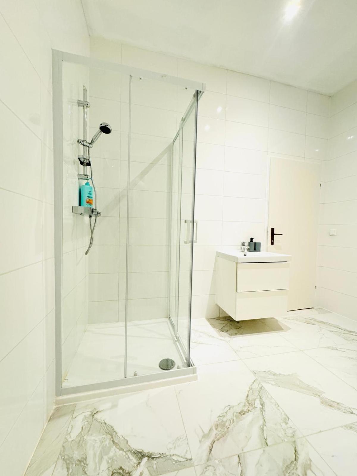 Appartamento Comfortable 5br Shared 10 Minute Walk To Matzleinsdorfer Platz Vienna