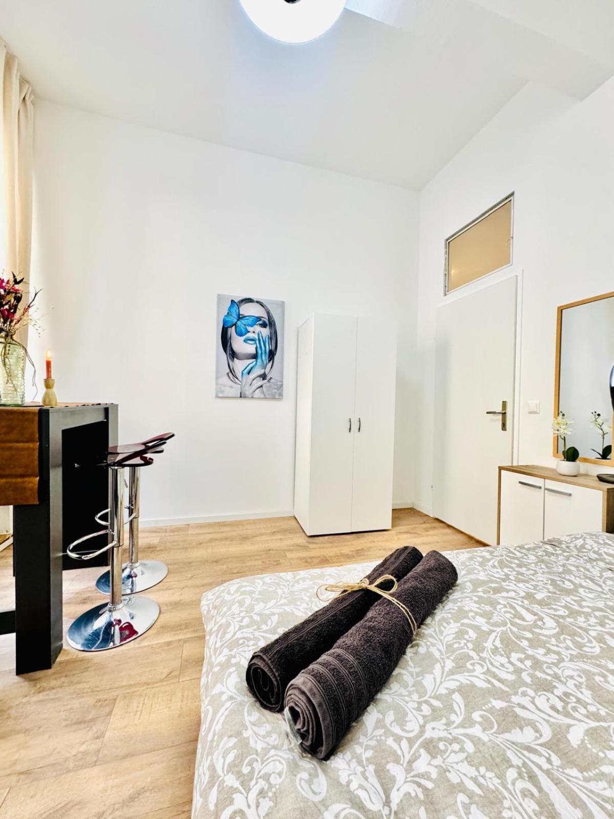 Comfortable 5br Shared 10 Minute Walk To Matzleinsdorfer Platz Appartamento